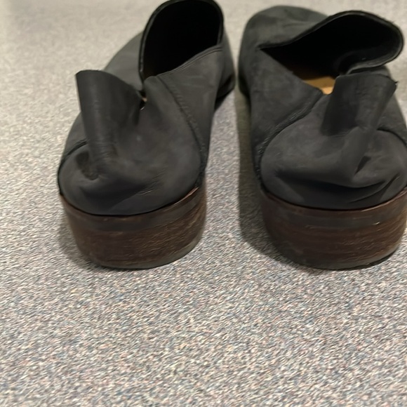 Lucky brand, soft, black leather loafers. - Picture 2 of 5